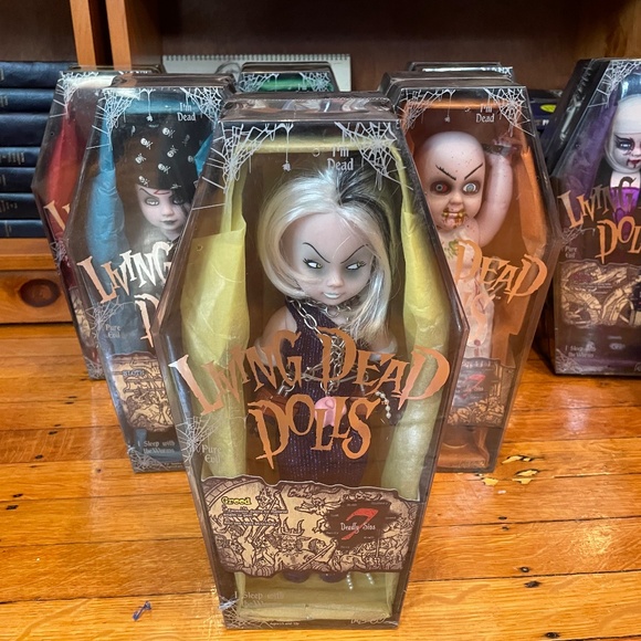 ORIGINAL Living Dead Dolls (Series Seven) - SEALED - Picture 2 of 14